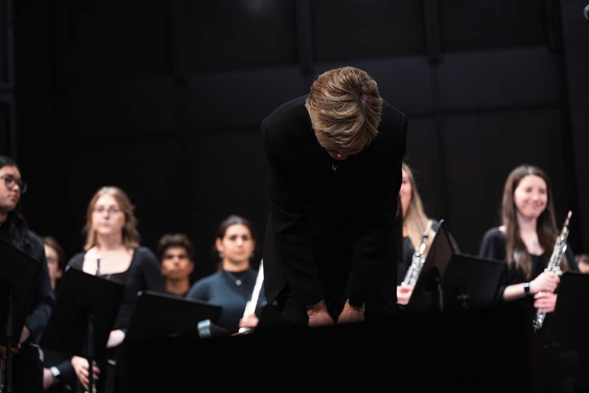 1200x800_Jossim2.jpg Jo Jossim takes a bow onstage.
