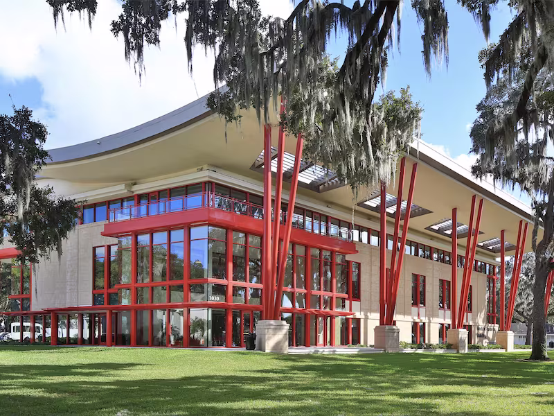 exterior of the Bill ‘65 and Mary Ann Becker Business Building