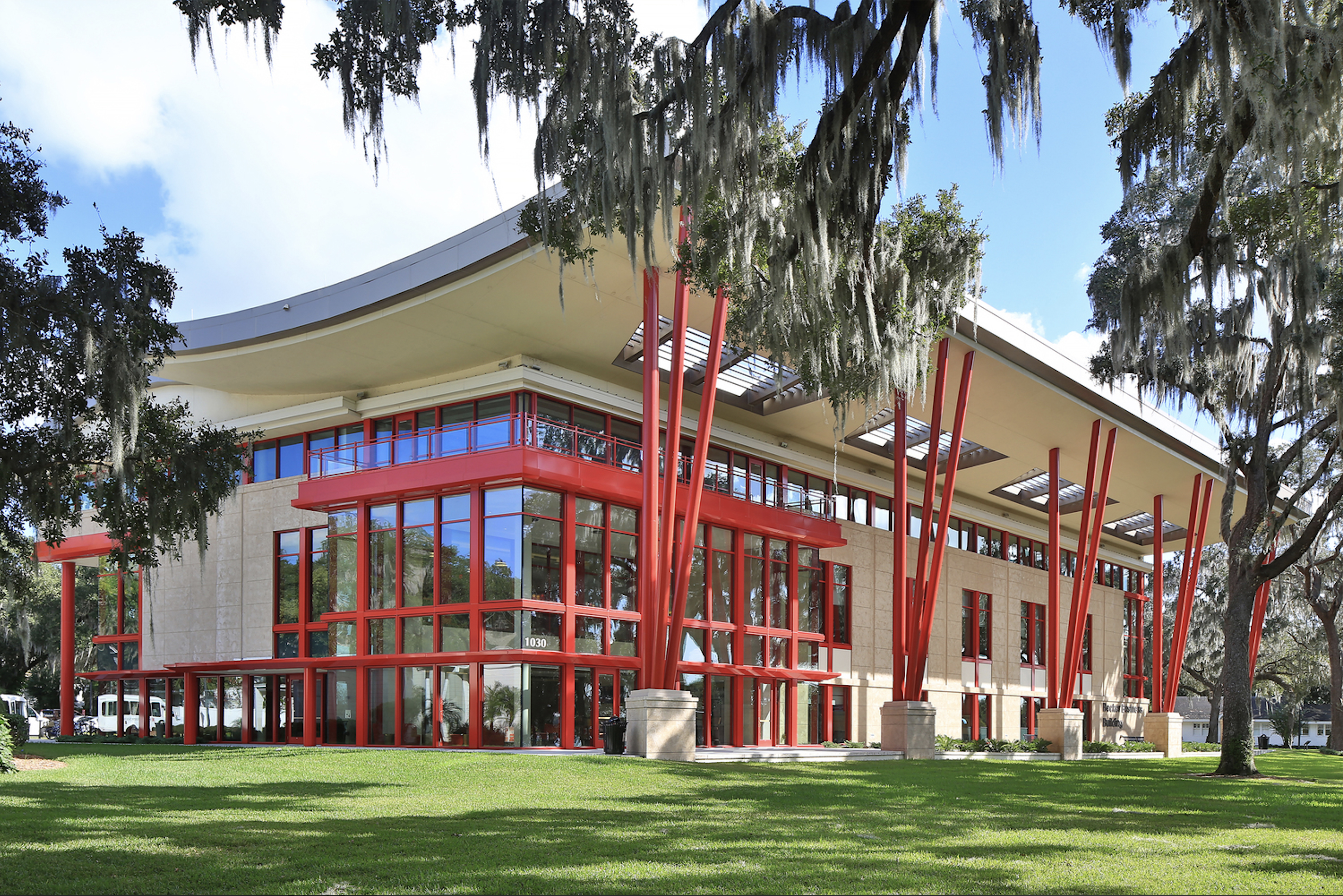exterior of the Bill ‘65 and Mary Ann Becker Business Building